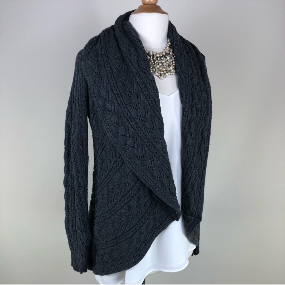 Cabi Circle Sweater #720, size Medium, gray